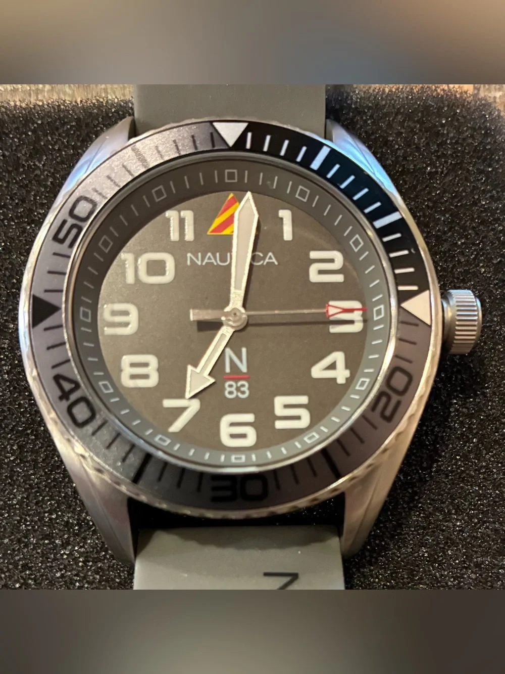 Nautica N83 NAPFWF202 Men's Gray Silicone Strap Sport Watch Like New in Box